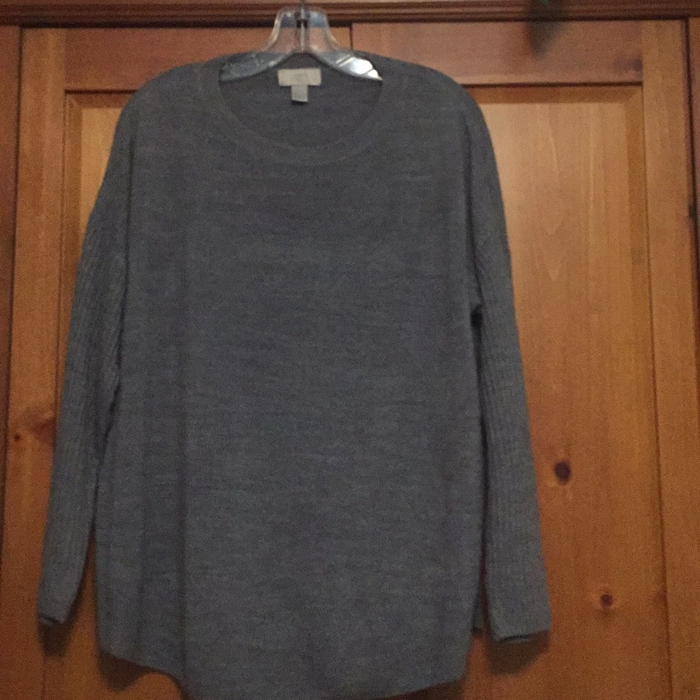 Long crew neck sweater